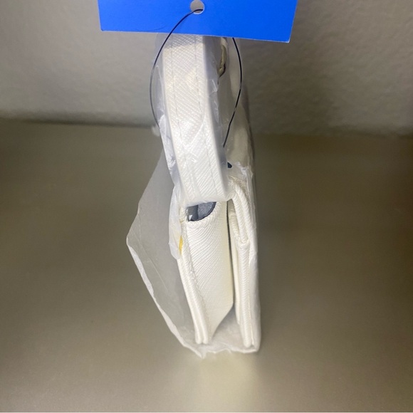 NWT DISNEY X DANIELLE NICOLE SNOW WHITE PHONE CROSSBODY WALLET - Picture 6 of 10